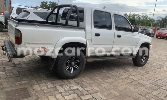 Nunua Ilio tumika Toyota Hilux Nyeupe Gari ndani ya Maputo nchini Maputo Nunua Ilio tumika Toyota Hilux Nyeupe Gari ndani ya Maputo nchini Maputo