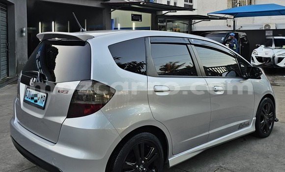 Nunua Ilio tumika Honda Fit Fedha Gari ndani ya Maputo nchini Maputo Nunua Ilio tumika Honda Fit Fedha Gari ndani ya Maputo nchini Maputo