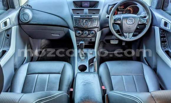 Comprar Usado Mazda BT-50 Azul Carro em Maputo em Maputo Comprar Usado Mazda BT-50 Azul Carro em Maputo em Maputo