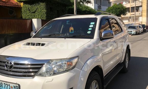 Comprar Novo Toyota Fortuner Branco Carro em Maputo em Maputo Comprar Novo Toyota Fortuner Branco Carro em Maputo em Maputo
