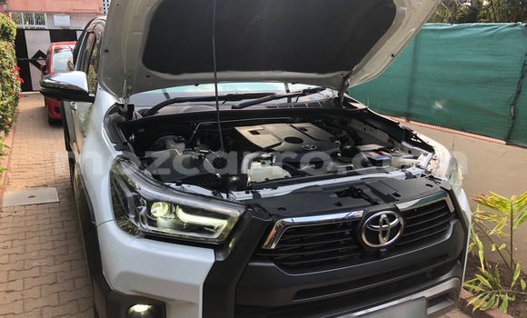 Comprar Novo Toyota Hiluxe Revo Prata Carro em Maputo em Maputo Comprar Novo Toyota Hiluxe Revo Prata Carro em Maputo em Maputo