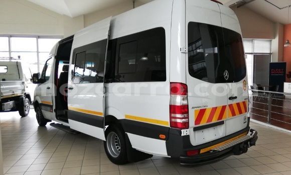 Tenga Tsaru Mercedes‒Benz Esprit Chena Mota in Beira in Sofala Tenga Tsaru Mercedes‒Benz Esprit Chena Mota in Beira in Sofala