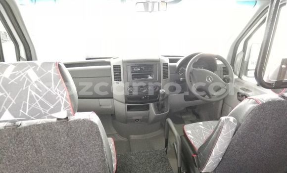 Tenga Tsaru Mercedes‒Benz Esprit Chena Mota in Beira in Sofala Tenga Tsaru Mercedes‒Benz Esprit Chena Mota in Beira in Sofala