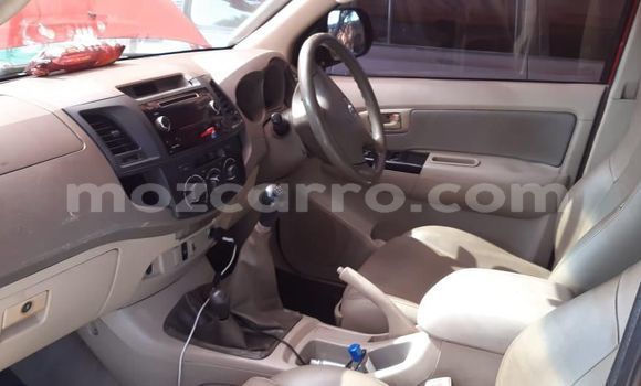 Nunua Ilio tumika Toyota Hilux Nyekundu Gari ndani ya Maputo nchini Maputo Nunua Ilio tumika Toyota Hilux Nyekundu Gari ndani ya Maputo nchini Maputo