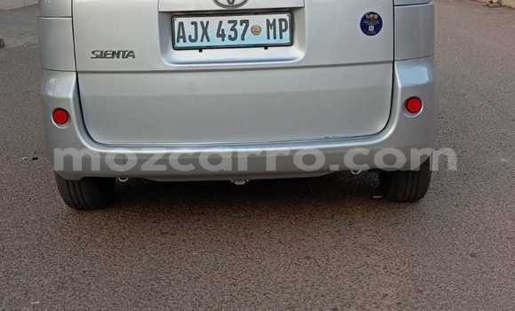 Comprar Novo Toyota Sienta Prata Carro em Maputo em Maputo