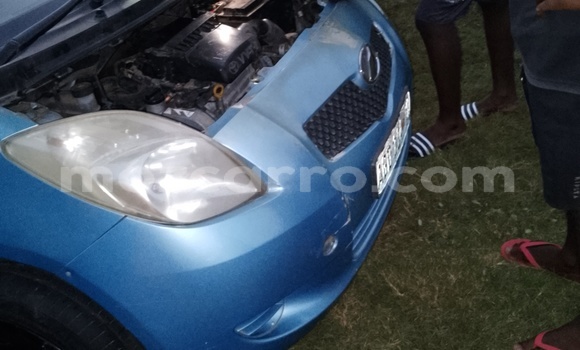 Nunua Ilio tumika Toyota Vitz Bluu Gari ndani ya Maputo nchini Maputo