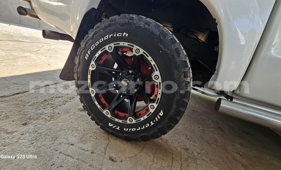 Nunua Ilio tumika Toyota Hilux Nyeupe Gari ndani ya Maputo nchini Maputo Nunua Ilio tumika Toyota Hilux Nyeupe Gari ndani ya Maputo nchini Maputo
