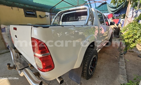 Nunua Ilio tumika Toyota Hilux Nyeupe Gari ndani ya Maputo nchini Maputo Nunua Ilio tumika Toyota Hilux Nyeupe Gari ndani ya Maputo nchini Maputo