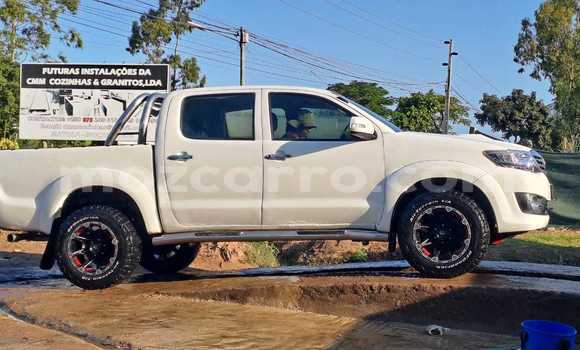 Nunua Ilio tumika Toyota Hilux Nyeupe Gari ndani ya Maputo nchini Maputo Nunua Ilio tumika Toyota Hilux Nyeupe Gari ndani ya Maputo nchini Maputo