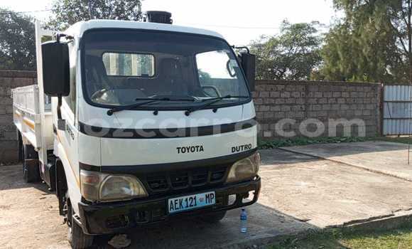 Nunua Ilio tumika Toyota Dyna Nyeupe Gari ndani ya Maputo nchini Maputo Nunua Ilio tumika Toyota Dyna Nyeupe Gari ndani ya Maputo nchini Maputo