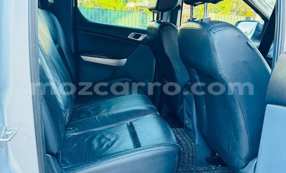 Comprar Novo Mazda BT-50 Prata Carro em Maputo em Maputo Comprar Novo Mazda BT-50 Prata Carro em Maputo em Maputo