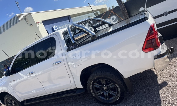 Buy Used Toyota Hiluxe Revo White Car in Maputo in Maputo Buy Used Toyota Hiluxe Revo White Car in Maputo in Maputo