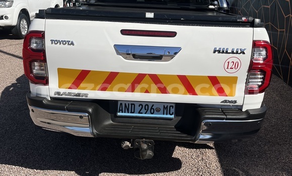 Buy Used Toyota Hiluxe Revo White Car in Maputo in Maputo Buy Used Toyota Hiluxe Revo White Car in Maputo in Maputo