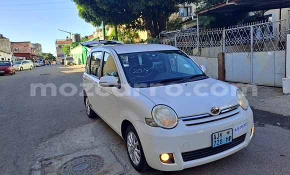Comprar Novo Toyota Sienta Branco Carro em Maputo em Maputo Comprar Novo Toyota Sienta Branco Carro em Maputo em Maputo