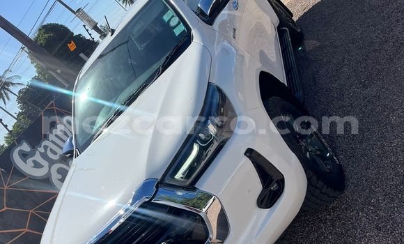 Nunua Mpya Toyota Hilux Nyeupe Gari ndani ya Maputo nchini Maputo