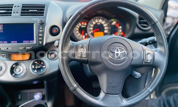 Nunua Ilio tumika Toyota RAV4 Fedha Gari ndani ya Maputo nchini Maputo Nunua Ilio tumika Toyota RAV4 Fedha Gari ndani ya Maputo nchini Maputo