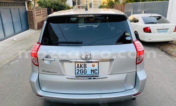Nunua Ilio tumika Toyota RAV4 Fedha Gari ndani ya Maputo nchini Maputo Nunua Ilio tumika Toyota RAV4 Fedha Gari ndani ya Maputo nchini Maputo