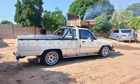 Buy Used Toyota Hilux Silver Car in Maputo in Maputo Buy Used Toyota Hilux Silver Car in Maputo in Maputo