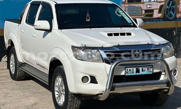 Nunua Ilio tumika Toyota Hilux Nyeupe Gari ndani ya Maputo nchini Maputo