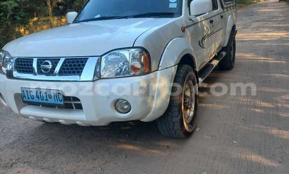 Comprar Usado Nissan Hardbody Branco Carro em Maputo em Maputo