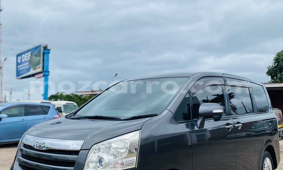 Comprar Usado Toyota Noah Prata Carro em Maputo em Maputo Comprar Usado Toyota Noah Prata Carro em Maputo em Maputo