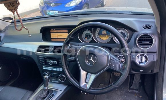 Comprar Usado Mercedes-Benz C-Classe Verde Carro em Maputo em Maputo Comprar Usado Mercedes-Benz C-Classe Verde Carro em Maputo em Maputo