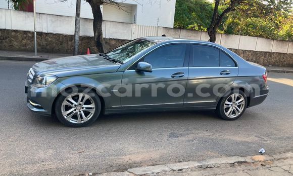 Comprar Usado Mercedes-Benz C-Classe Verde Carro em Maputo em Maputo Comprar Usado Mercedes-Benz C-Classe Verde Carro em Maputo em Maputo