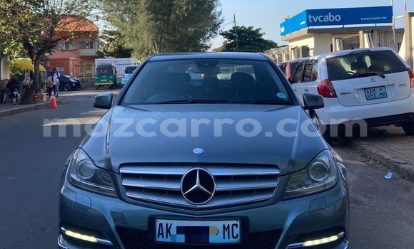 Comprar Usado Mercedes-Benz C-Classe Verde Carro em Maputo em Maputo Comprar Usado Mercedes-Benz C-Classe Verde Carro em Maputo em Maputo