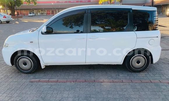 Comprar Usado Toyota Sienta Branco Carro em Beira em Sofala Comprar Usado Toyota Sienta Branco Carro em Beira em Sofala