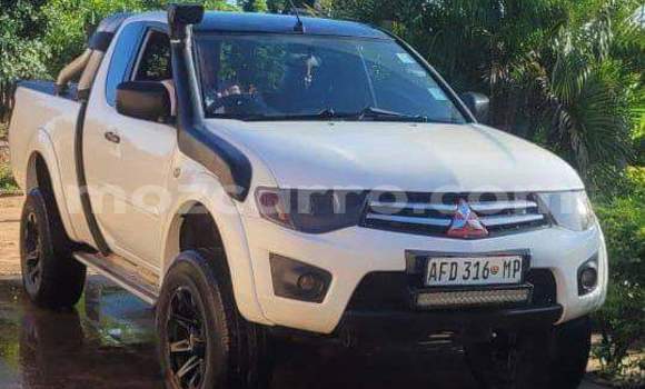 Buy Used Mitsubishi Triton White Car in Maputo in Maputo Buy Used Mitsubishi Triton White Car in Maputo in Maputo