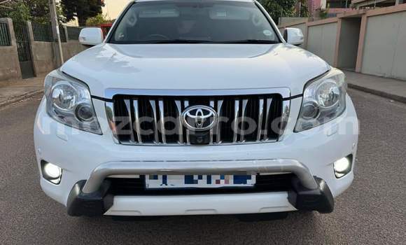 Nunua Ilio tumika Toyota Land Cruiser Prado Nyeupe Gari ndani ya Maputo nchini Maputo