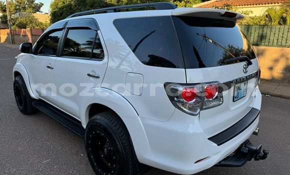 Nunua Ilio tumika Toyota Fortuner Nyeupe Gari ndani ya Maputo nchini Maputo
