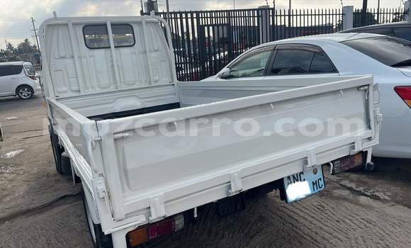 Nunua Ilio tumika Toyota Hiace Nyeupe Gari ndani ya Maputo nchini Maputo Nunua Ilio tumika Toyota Hiace Nyeupe Gari ndani ya Maputo nchini Maputo