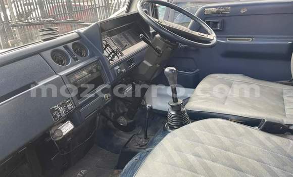 Nunua Ilio tumika Toyota Hiace Nyeupe Gari ndani ya Maputo nchini Maputo Nunua Ilio tumika Toyota Hiace Nyeupe Gari ndani ya Maputo nchini Maputo