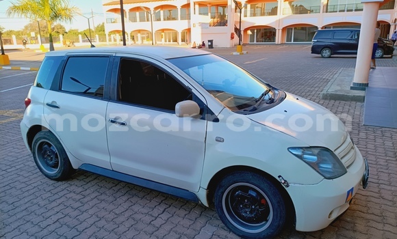 Comprar Usado Toyota IST Branco Carro em Maputo em Maputo