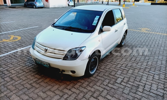 Comprar Usado Toyota IST Branco Carro em Maputo em Maputo Comprar Usado Toyota IST Branco Carro em Maputo em Maputo