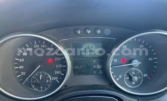 Nunua Ilio tumika Mercedes‒Benz M-Class Nyeusi Gari ndani ya Maputo nchini Maputo Nunua Ilio tumika Mercedes‒Benz M-Class Nyeusi Gari ndani ya Maputo nchini Maputo