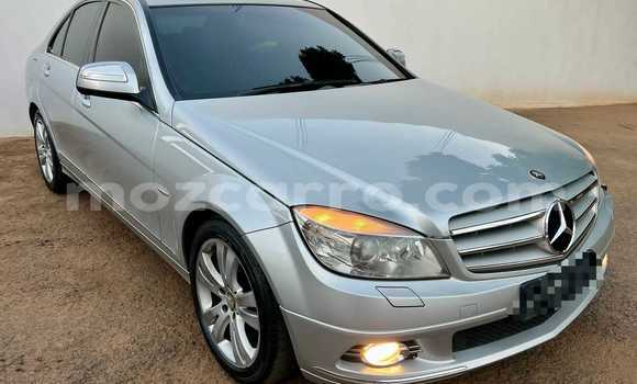 Comprar Usado Mercedes-Benz C-Classe Castanho Carro em Maputo em Maputo