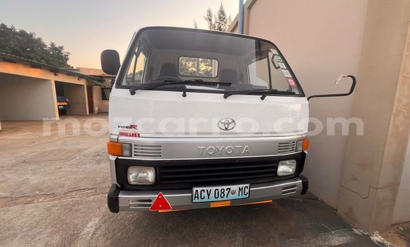 Nunua Ilio tumika Toyota Hiace Nyeupe Gari ndani ya Maputo nchini Maputo Nunua Ilio tumika Toyota Hiace Nyeupe Gari ndani ya Maputo nchini Maputo