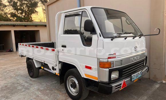Nunua Ilio tumika Toyota Hiace Nyeupe Gari ndani ya Maputo nchini Maputo Nunua Ilio tumika Toyota Hiace Nyeupe Gari ndani ya Maputo nchini Maputo