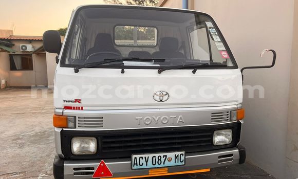 Nunua Ilio tumika Toyota Hiace Nyeupe Gari ndani ya Maputo nchini Maputo Nunua Ilio tumika Toyota Hiace Nyeupe Gari ndani ya Maputo nchini Maputo