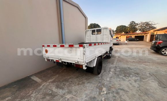 Nunua Ilio tumika Toyota Hiace Nyeupe Gari ndani ya Maputo nchini Maputo Nunua Ilio tumika Toyota Hiace Nyeupe Gari ndani ya Maputo nchini Maputo