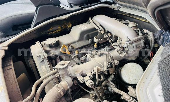 Nunua Ilio tumika Toyota Hiace Brown Gari ndani ya Maputo nchini Maputo Nunua Ilio tumika Toyota Hiace Brown Gari ndani ya Maputo nchini Maputo