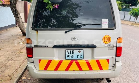 Nunua Ilio tumika Toyota Hiace Brown Gari ndani ya Maputo nchini Maputo Nunua Ilio tumika Toyota Hiace Brown Gari ndani ya Maputo nchini Maputo
