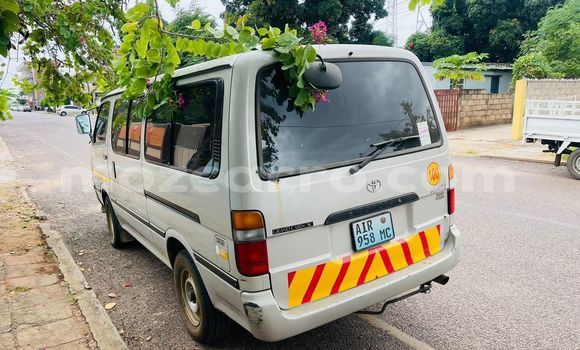 Nunua Ilio tumika Toyota Hiace Brown Gari ndani ya Maputo nchini Maputo Nunua Ilio tumika Toyota Hiace Brown Gari ndani ya Maputo nchini Maputo