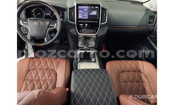 Nunua Imported Toyota Land Cruiser Nyeusi Gari ndani ya Import - Dubai nchini Cabo Delgado Nunua Imported Toyota Land Cruiser Nyeusi Gari ndani ya Import - Dubai nchini Cabo Delgado