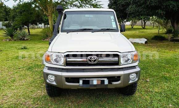 Comprar Usado Toyota Land Cruiser Branco Carro em Maputo em Maputo Comprar Usado Toyota Land Cruiser Branco Carro em Maputo em Maputo