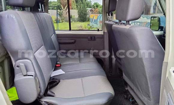 Comprar Usado Toyota Land Cruiser Branco Carro em Maputo em Maputo Comprar Usado Toyota Land Cruiser Branco Carro em Maputo em Maputo