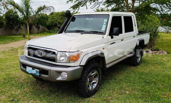 Comprar Usado Toyota Land Cruiser Branco Carro em Maputo em Maputo Comprar Usado Toyota Land Cruiser Branco Carro em Maputo em Maputo