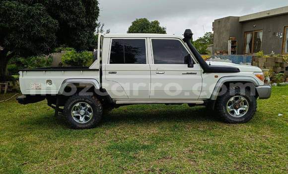 Comprar Usado Toyota Land Cruiser Branco Carro em Maputo em Maputo Comprar Usado Toyota Land Cruiser Branco Carro em Maputo em Maputo